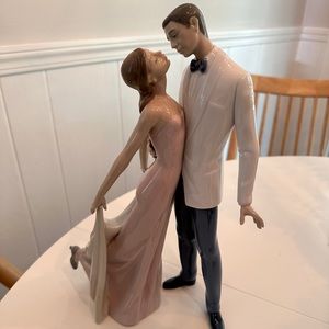 LLADRO HAPPY ANNIVERSARY FIGURINE